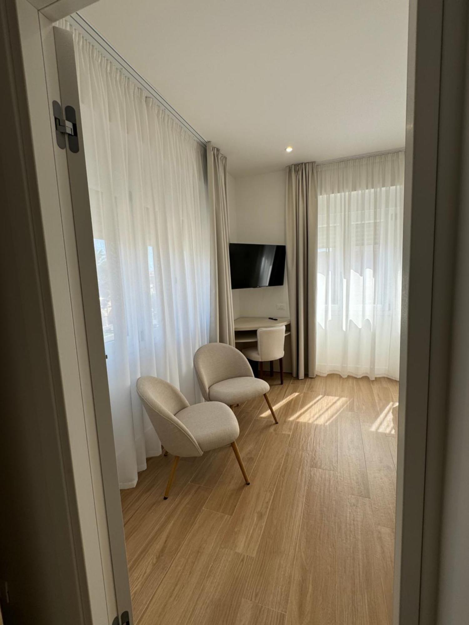 Feel Boutique Rooms Oristano Buitenkant foto