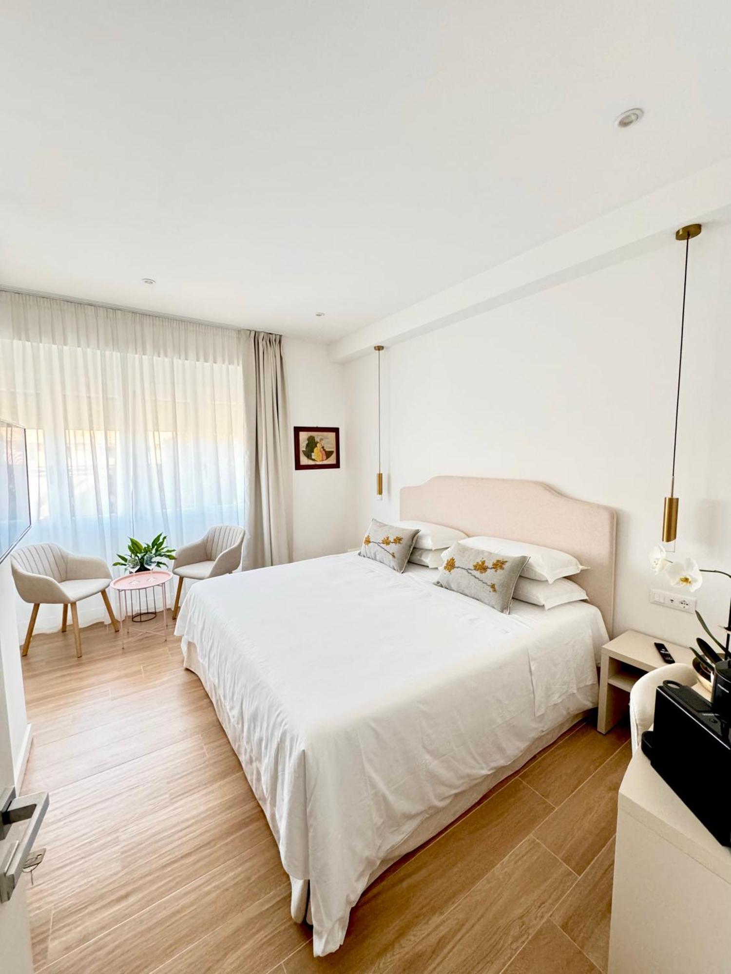 Feel Boutique Rooms Oristano Buitenkant foto